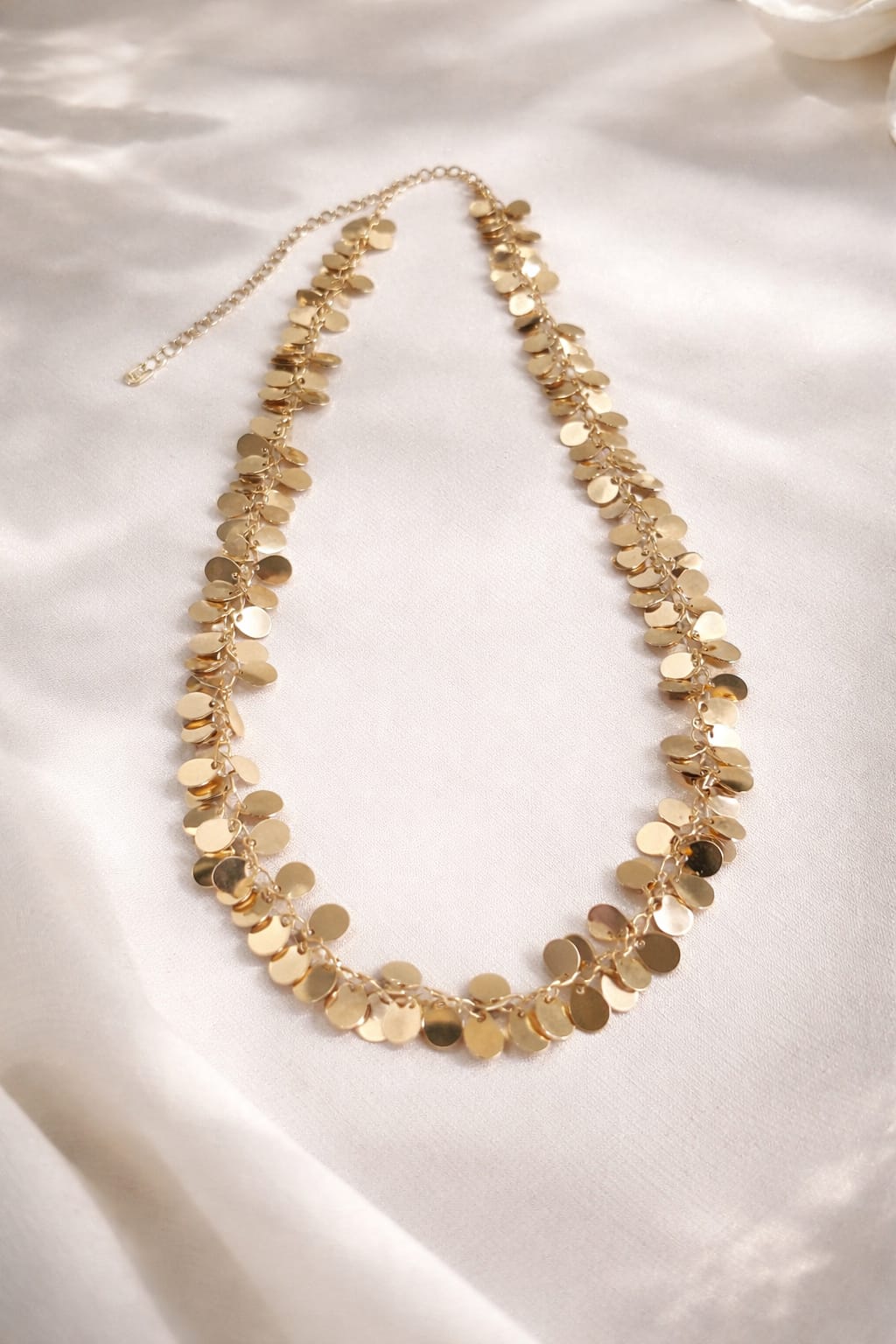 Choker medalhinhas dourado