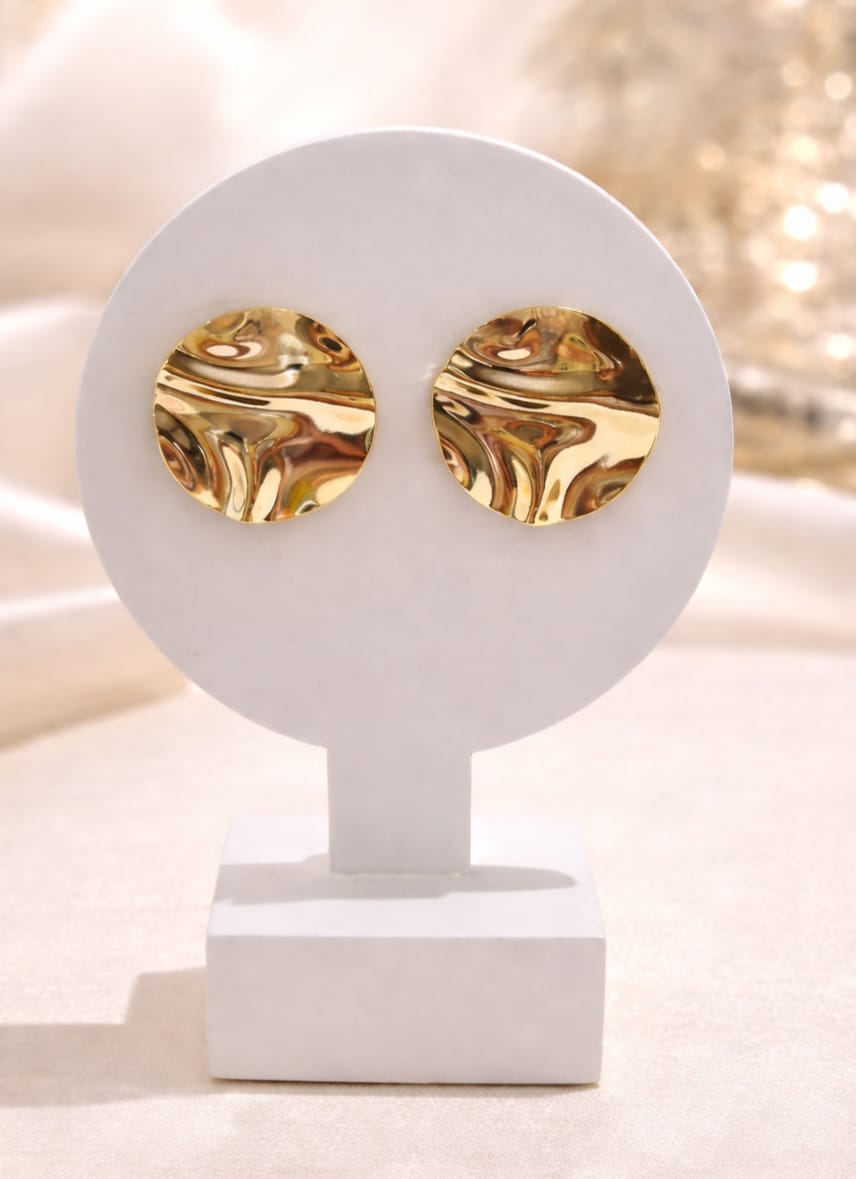 Brinco Redondo Detalhado Liso Dourado