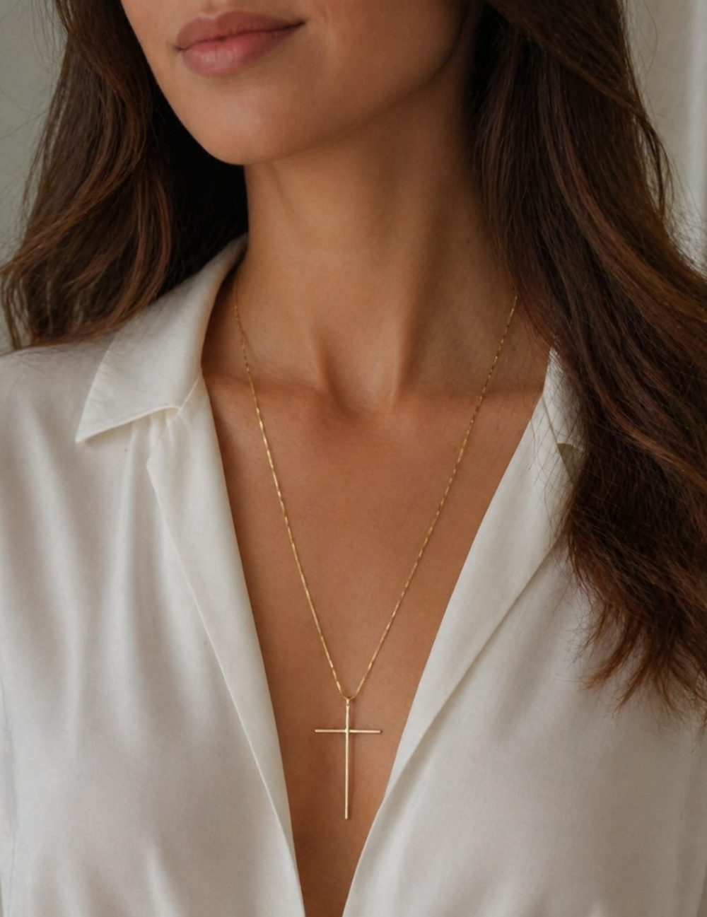 Colar com Cruz Lisa Dourado